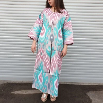 Auténtico tejido a mano Uzbeko Ikat Chapan - Elegancia étnica en su máxima expresión Foto 1 de 4