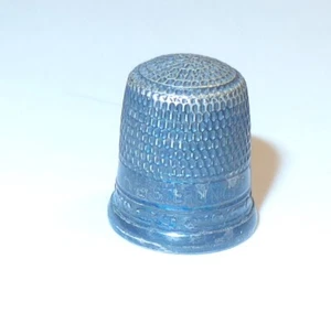 PEQUEÑO DEDAL DE COSTURA DE METAL COLOR PLATA ANTIGUO ANTIGUO VINTAGE MARCADO ESTERLINA - Imagen 1 de 4