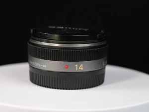 Panasonic Lumix G 14mm f2.5 Asph. pancake lens für MFT, silber - Bild 1 von 9