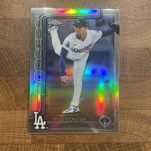 2025 Topps Chrome Yoshinobu Yamamoto Refractor LA Dodgers - Imagen 1 de 2