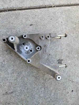 Soporte alternador Ford F250 F350 1994,5-1997 7,3 Powerstroke F5TE-10039-AB Foto 1 de 4