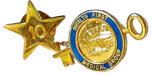 Pin de solapa clave Health First Medical Group - Imagen 1 de 2