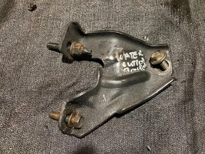 01-05 2..0L Dodge Neon A588 Salida de agua Tubo Soporte y pernos Foto 1 de 2