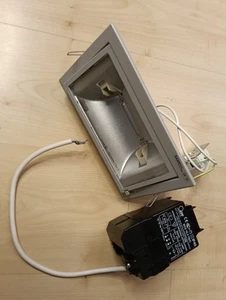 SIARCO EINBAUSTRAHLER RECHTECKIG 14,3X23 GRAU X METALLIODIDE 70W + ALIM - Bild 1 von 12