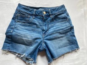 American Eagle Sz 2 Womens Shorts Destroyed Holes Cut Off Blue Hi-Rise Shortie - Picture 1 of 5