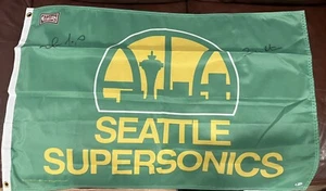Shawn Kemp Gary Payton Seattle Supersonics 2’ X 3’ Flag BAS Authentic Auto - Picture 1 of 6