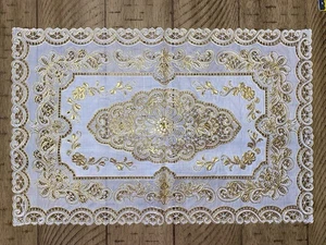 Washable Reusable Vinyl Lace White and Gold Scallop Placemats Set of 6 NEW - Picture 1 of 8