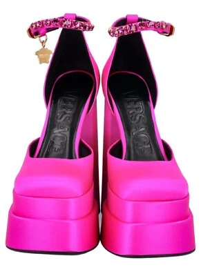 NUEVO EN CAJA $1475 VERSACE MEDUSA AEVITAS PLATAFORMA PASARELA ROSA SATINADO ZAPATO BOMBA Talla 38 Foto 1 de 4