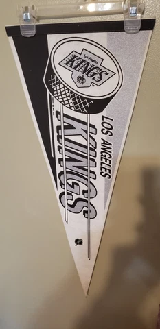 LOS ANGELES KINGS  NHL HOCKEY VINTAGE PENNANT  2/23/23 Cover