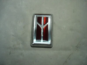 1985 OLDSMOBILE DELTA 88 FRONT HEADER PANEL ROCKET BADGE EMBLEM - Picture 1 of 3