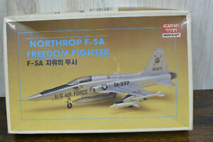 Academy Minicraft Northrop F-5A Freedom Fighter 1/72  Model Kit 1633 Complete b2