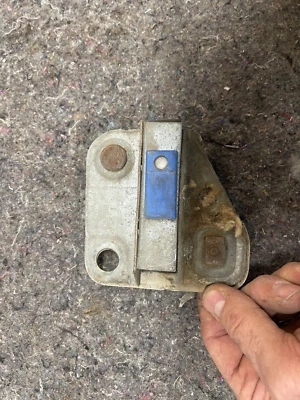 1971 Dodge Challenger левая дверь стеклянный кронштейн трек e-body запас фото + оборудование - Изображение 1 из 4