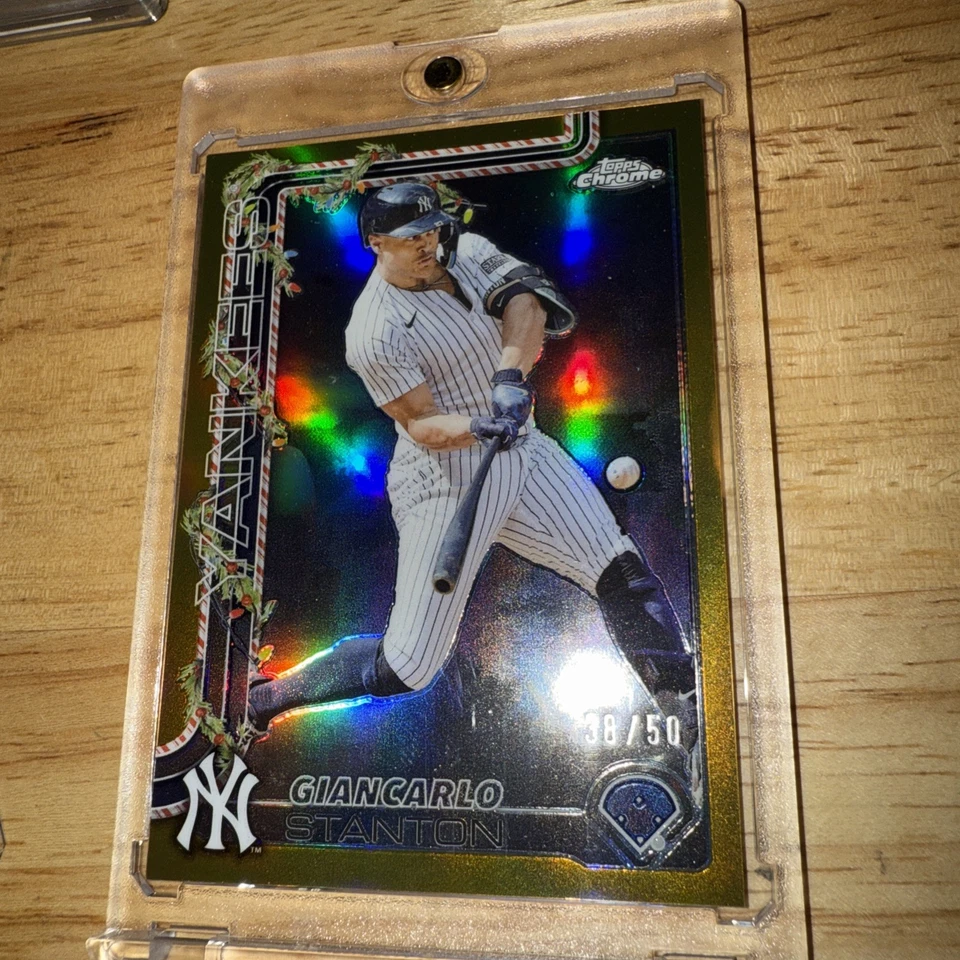 Giancarlo Stanton Gold /50 2025 Topps Holiday - Изображение 1 из 2
