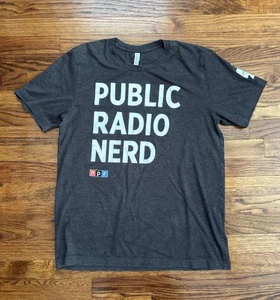 NPR National Public Radio Nerd Gris Camiseta Rara Para Hombre Grande WDET 101.9 DETROIT - Imagen 1 de 8