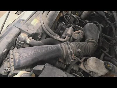 Used Air Cleaner Assembly fits: 2001 Chevrolet Blazer s10/jimmy s15  Grade A - Image 1 of 4