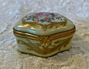 DECOR MAIN "HALGA" PARIS FRANCE HAND PAINTED HINGED PORCELAIN TRINKET BOX - Picture 1 of 7