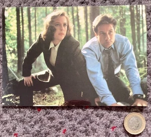 Vintage X-Files Postcard - Mulder & Scully - David Duchovny & Gillian Anderson - Picture 1 of 2