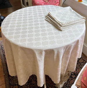 Quagliotti Cotton Damask Round Tablecloth w/ Trellis & Bows and 8 Napkins  ZZ196 - Picture 1 of 5