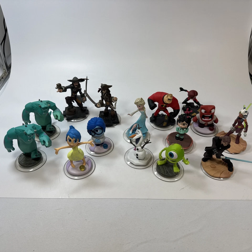 Lote De Wii U Disney Infinity Base INF-8032386 2 Lectores Más 15 Personajes Foto 1 de 4