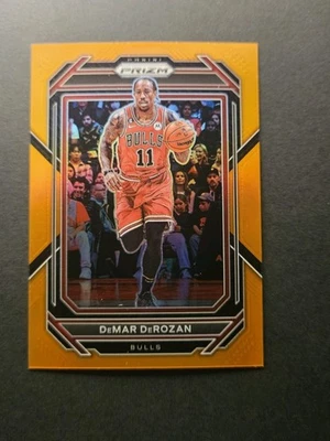 2022-23 Panini Prizm Prizms Naranja #72 DeMar DeRozan/49 Foto 1 de 3
