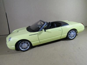 929U Maisto 31866A Thailand Ford Thunderbird Show Car 2002 Yellow 1:18 - Picture 1 of 18