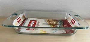 NEW- Pyrex 3 Qt Glass Baking Dish 9x13x2" Easy Grab Handles - Picture 1 of 2