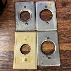 Lot of 4 Vintage Assorted Single Gang Round Wall Plate Covers /W Mounting Screws - Picture 1 of 5