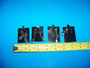 Ohrringe 80er Jahre Konvolut (4 Paar) Handschellen Revolver & mehr (enthält alle 4) - Bild 1 von 2