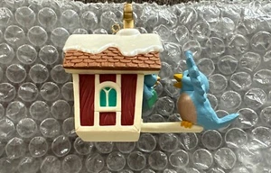 Hallmark Keepsake 1998 “TREETOP CHOIR” Christmas Ornament - Picture 1 of 9