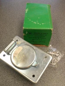 LOT OF 2 - RUSSELLSTOLL 8003U1 EVERLOK RECEPTACLE *NEW* - Picture 1 of 3