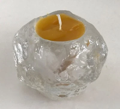 Свеча из пчелиного воска с ароматом кокоса в тяжелом прозрачном хрустальном стеклянном шаре - Изображение 1 из 4