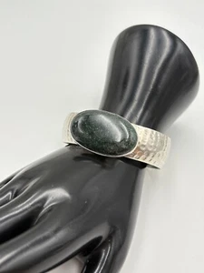 STERLING SILVER 925 HAMMERED 7.5" GREEN OVAL GEMSTONE CUFF BRACELET 20mm 39.1g - Picture 1 of 10