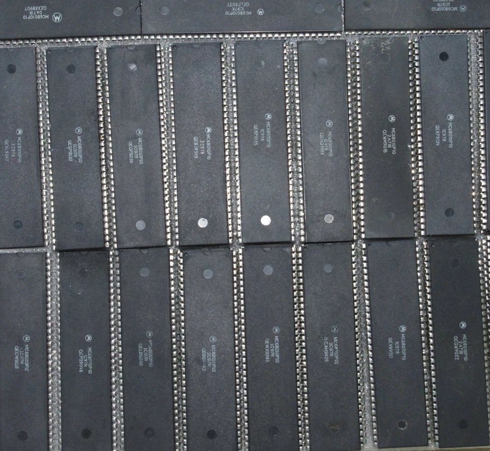 MOTOROLA MC68010P10 DIP64 - 10MHz CPU für Amiga / Atari / Mac u.a. - NEU - Bild 1 von 1