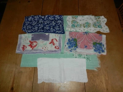 Vintage 4 Foral & 1 White Hankies Handkerchiefs - Image 1 of 2