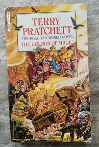 Terry Pratchett Colour Of Magic Corgi Paperback Discworld Novel 1 Fantasy Comedy - Imagen 1 de 4