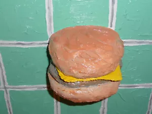 "Cheseburger 002" JaWiKo/Verschenkekunst - Bild 1 von 4