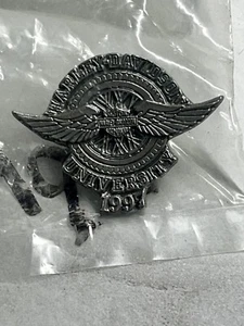 1997 HARLEY DAVIDSON DEALER UNIVERSITY MEETING PIN Neu - Bild 1 von 2