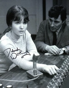 Television Autograph: DEBORAH WATLING (Out of the Unknown) Signed Photo - Imagen 1 de 1