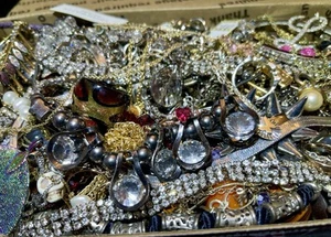 Lotto bigiotteria costume tenuta squisita fascia alta collana ciondolo anello bracciale mix - Foto 1 di 11