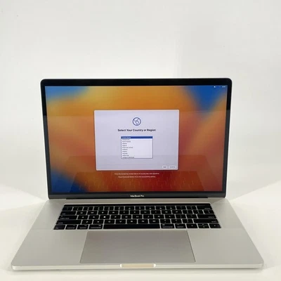 MacBook Pro 15 Touch Bar 2017 3,1 GHz i7 16 GB SSD de 1 TB Radeon Pro 560 - Problema KB Foto 1 de 4
