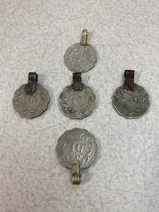5 Pakistan 10 Paisa ~ Crescent moon, scalloped coins ~ Pendants ~ 1968-1973 - Picture 1 of 9