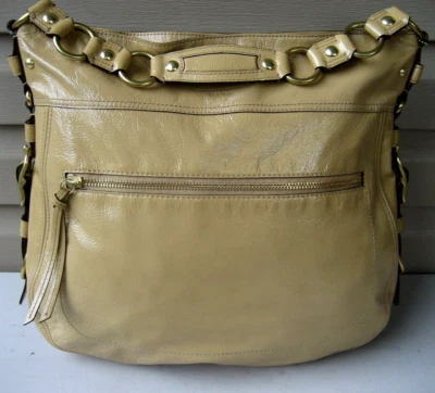 Bolso de Mano Coach XL Editorial Charol Zoe Hobo XL Grande Tostado $399 Foto 1 de 4