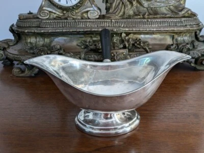 Antiguo bote de salsa Sheffield Silver Co de doble caño con mango de madera Foto 1 de 4