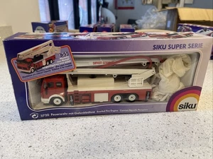 Siku 3720 Mercedes-Benz German Feuerwehr Fire Engine Diecast Model 1:55 /MIB - Picture 1 of 6