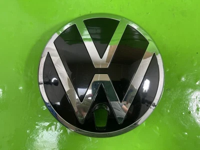 ЗНАЧОК РЕШЕТКИ ПЕРЕДНЕГО БАМПЕРА VW AMAROK MK2 2022-2025 N1XBE42550AC - Изображение 1 из 4