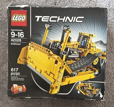 LEGO TECHNIC: Bulldozer (42028) 100% Complete Set - Image 1 of 4