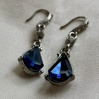 Pendientes colgantes Downton Abbey tono plata cristal azul forma pera Foto 1 de 4