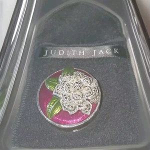 Flor Judith Jack - Ciruela y Esmalte Verde Baratija/Joyero 2X2 Pulgadas  - Imagen 1 de 5