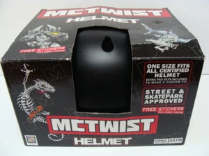 NUEVO CON ETIQUETAS McTwist Juventud Casco Negro Multi-Deportivo Patineta Bicicleta Calle Pegatinas NUEVAS - Imagen 1 de 4