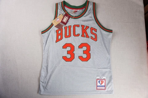 Mitchell Ness NBA Authentic Kareem Abdul-Jabbar Milwaukee Bucks Jersey Swingman Cover